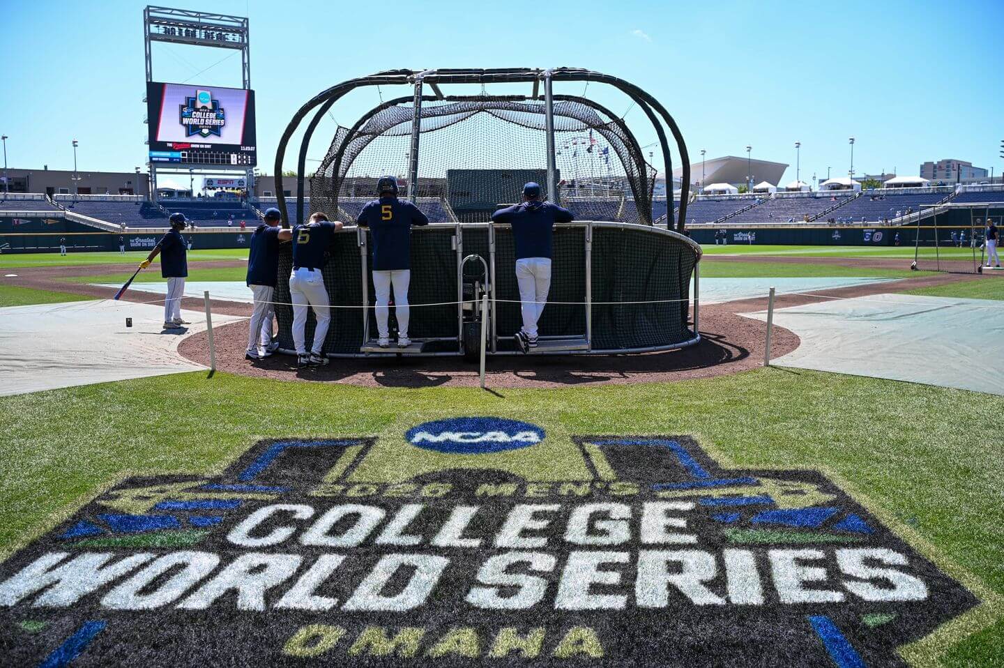 College World Series 2026 scores, live updates: West Virginia-North Carolina latest; Georgia-Oklahoma later