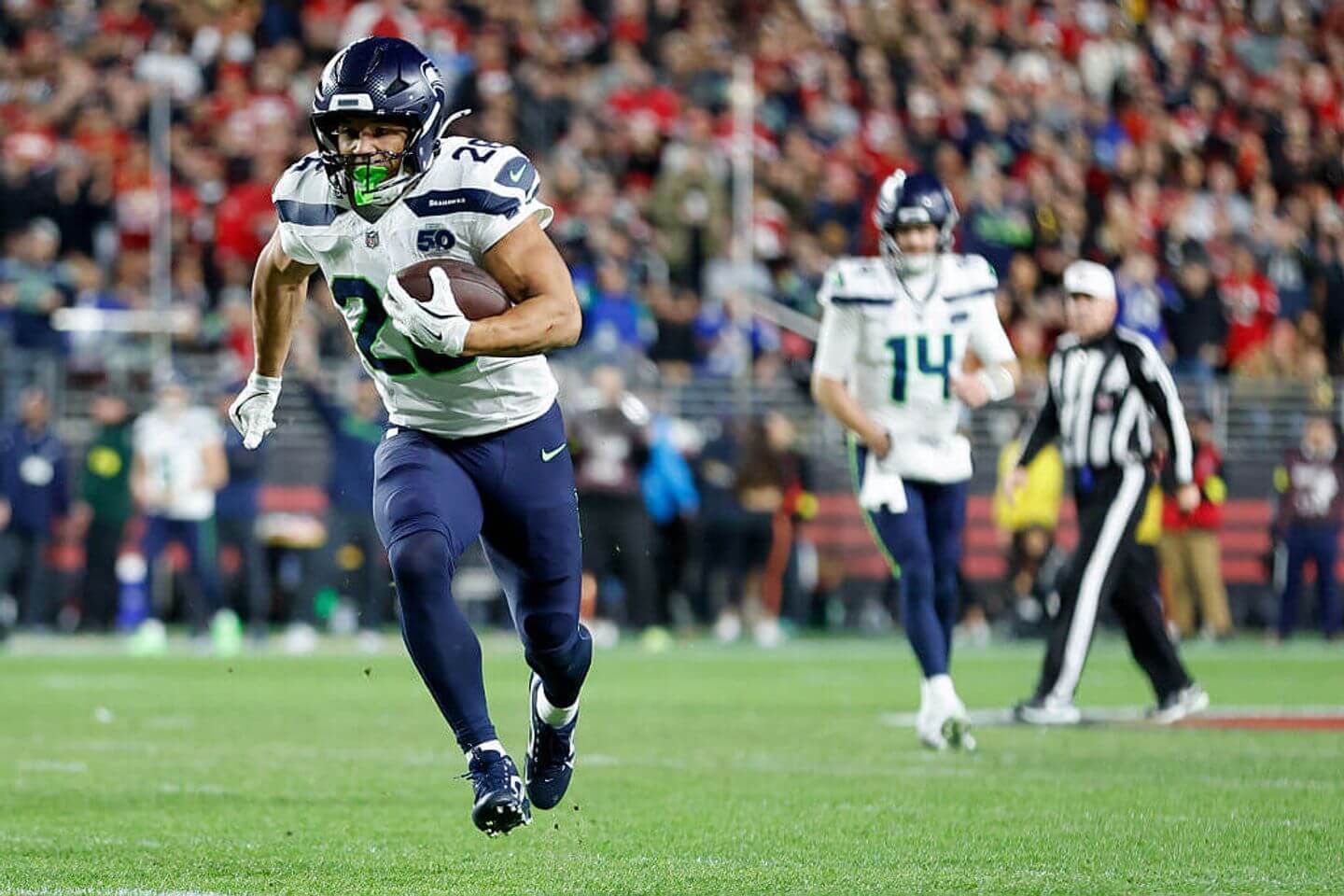Seahawks vs. 49ers score, live updates: Seattle leads after Zach Charbonnet rushing TD