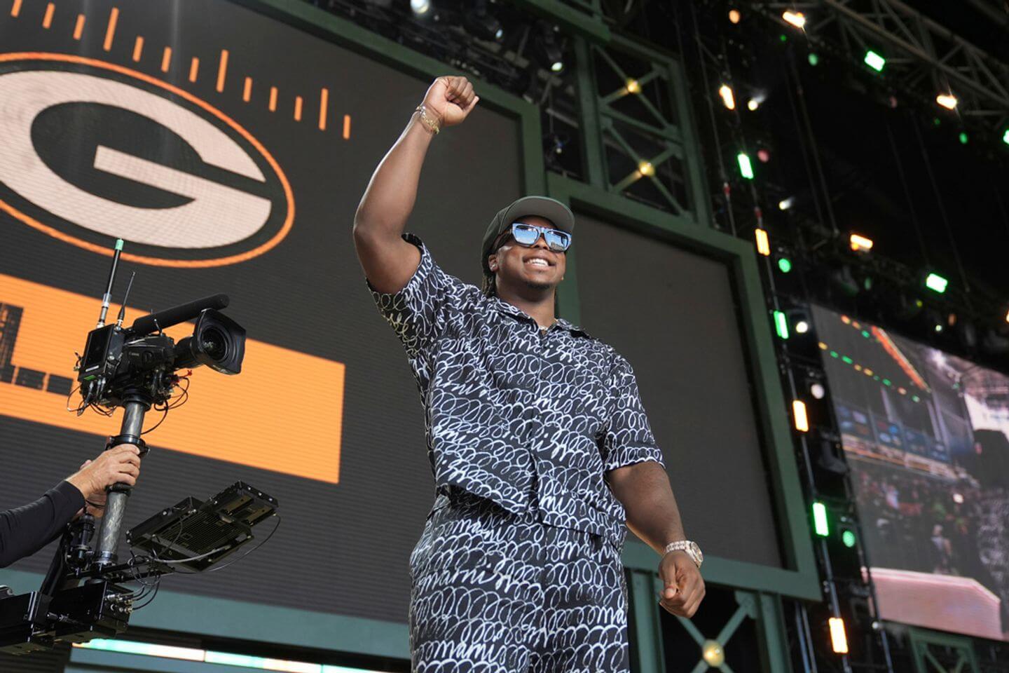 NFL Draft 2025 Rounds 4-7 tracker, live updates: Shedeur Sanders latest, best available players, grades