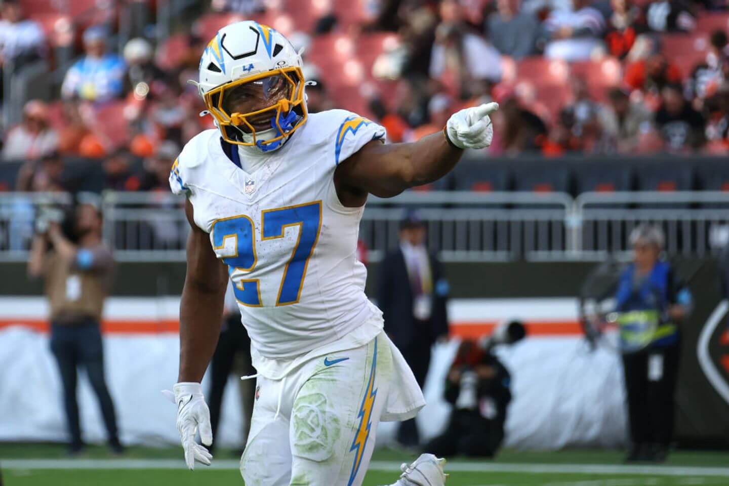 Ravens vs. Chargers predictions and live updates: NFL Monday Night Football score, odds and latest
