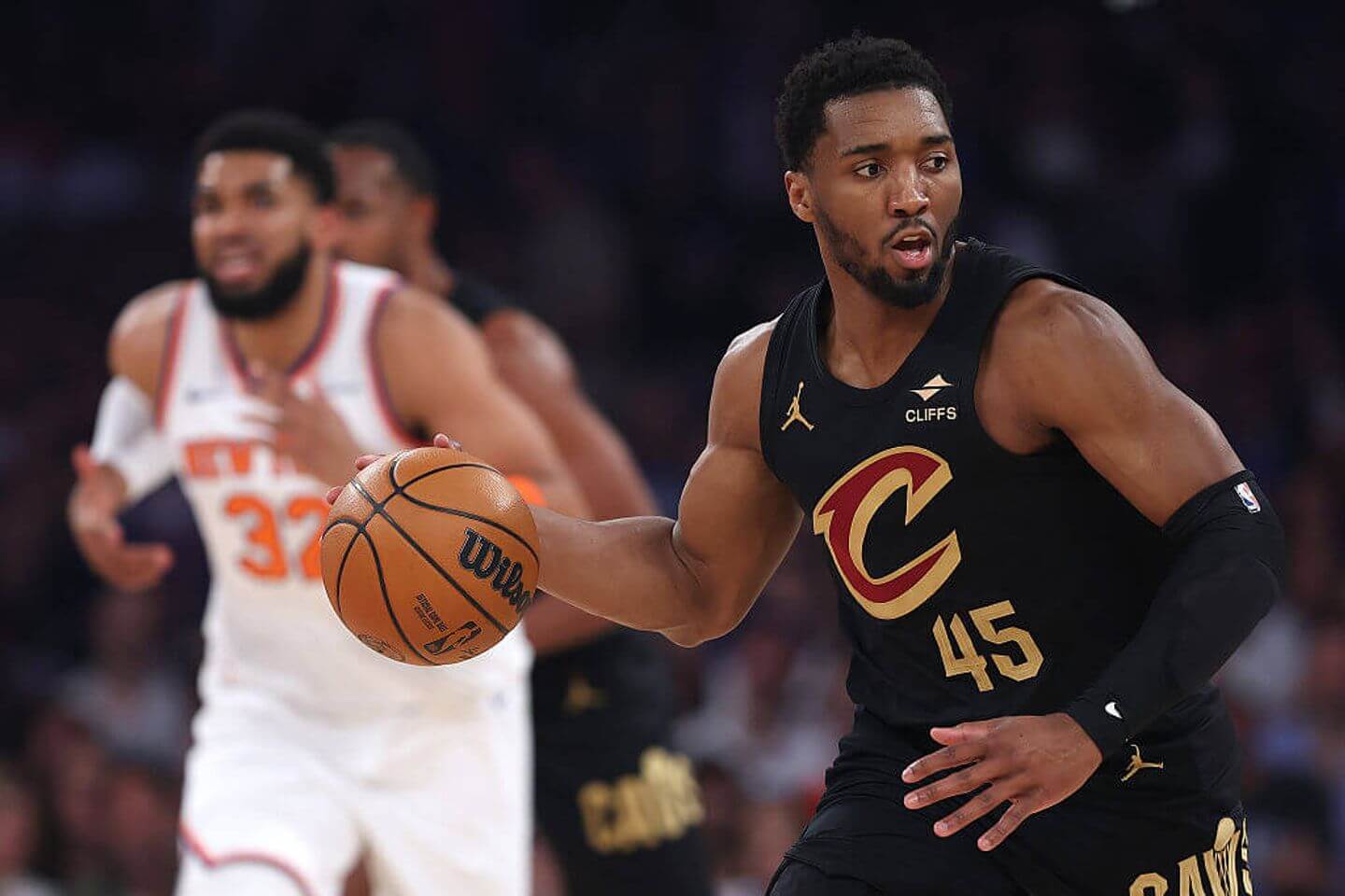 Cavaliers vs. Knicks live score updates: NBA playoffs Game 1 latest as Mitchell rallies Cleveland for halftime lead